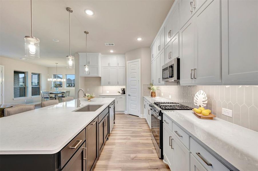 Furnished interior view inside a new home in Myrtle Creek, Waxahachie (Image 13).