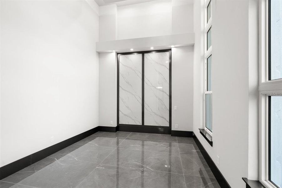 Spacious, unfurnished interior of a new home in , Ormond Beach (Image 20).