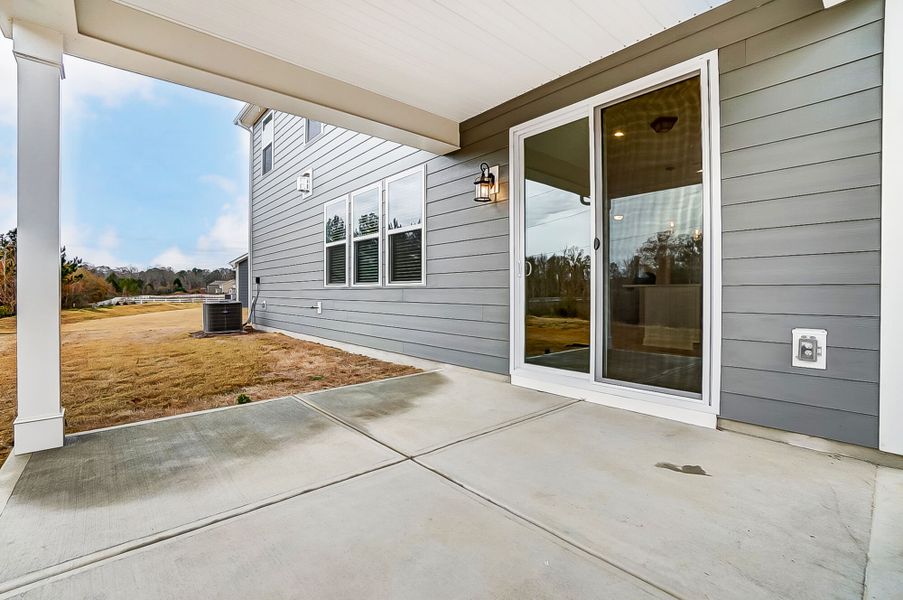 Covered veranda off kitchen