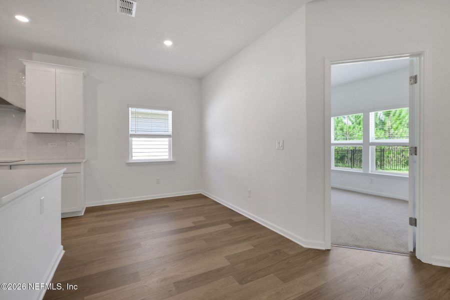 Spacious, unfurnished interior of a new home in Hyland Trail, Green Cove Springs (Image 41).