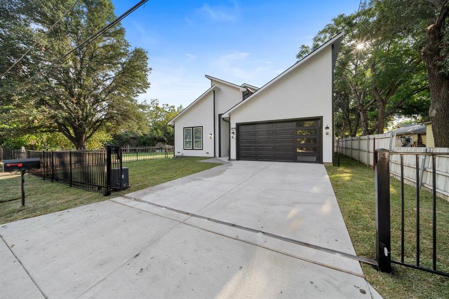 View of front facade with a front lawn and a garage