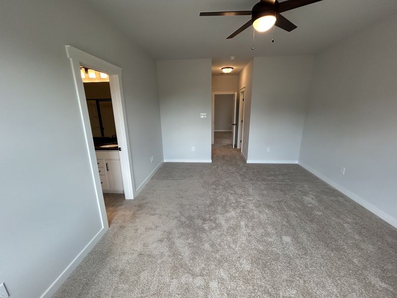 Spacious, unfurnished interior of a new home in Hickory Cove, Burns (Image 14).