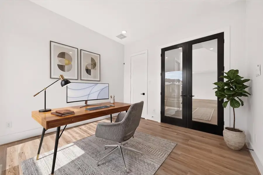Home Office **Virtually Staged** to showcase the space’s versatile design potential and inspire a variety of furnishing and décor possibilities. Images are for illustrative purposes only and may not reflect the room’s current appearance or actual furnishings.