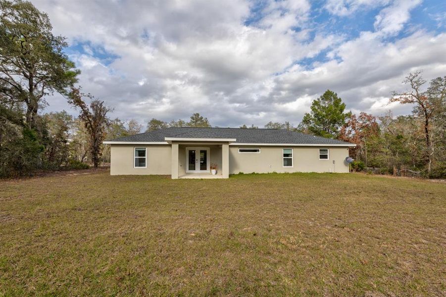 Exterior details and patio area of a home in , Ocklawaha (Image 23).