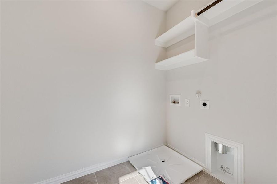 Spacious, unfurnished interior of a new home in Walden Pond, Forney (Image 16).