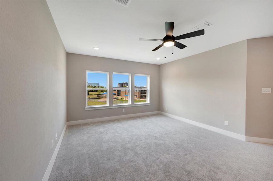 Spacious, unfurnished interior of a new home in Retreat at Oak Park, Houston (Image 18).