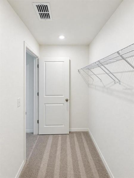 Spacious, unfurnished interior of a new home in Eagle Hammock, Eagle Lake (Image 27).