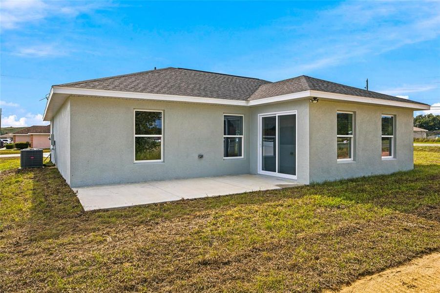 Exterior details and patio area of a home in , Ocala (Image 4).