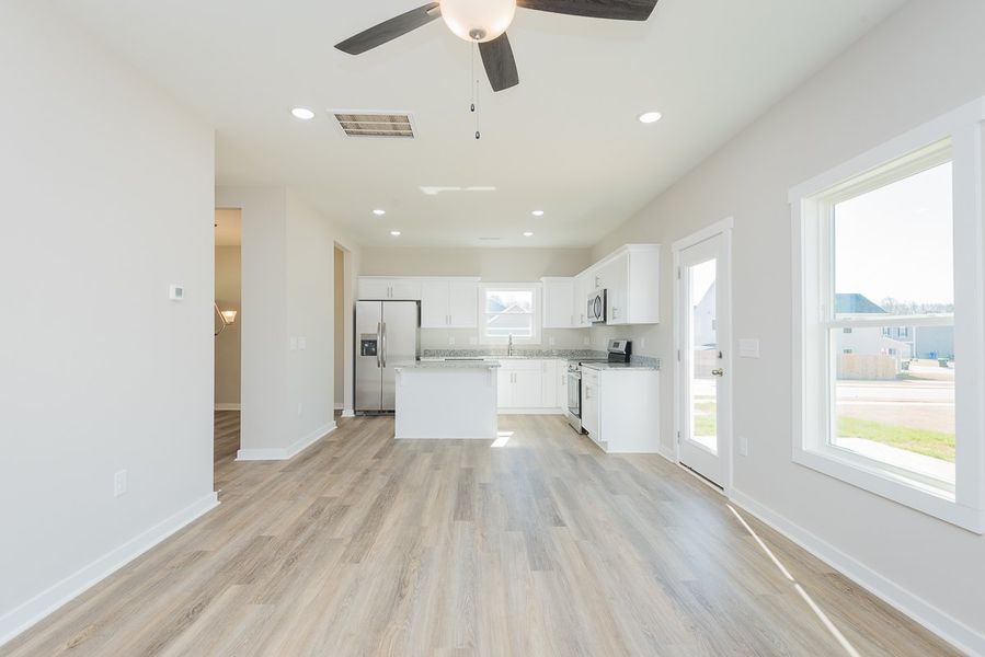Spacious, unfurnished interior of a new home in Pallini Place, Elon (Image 19).