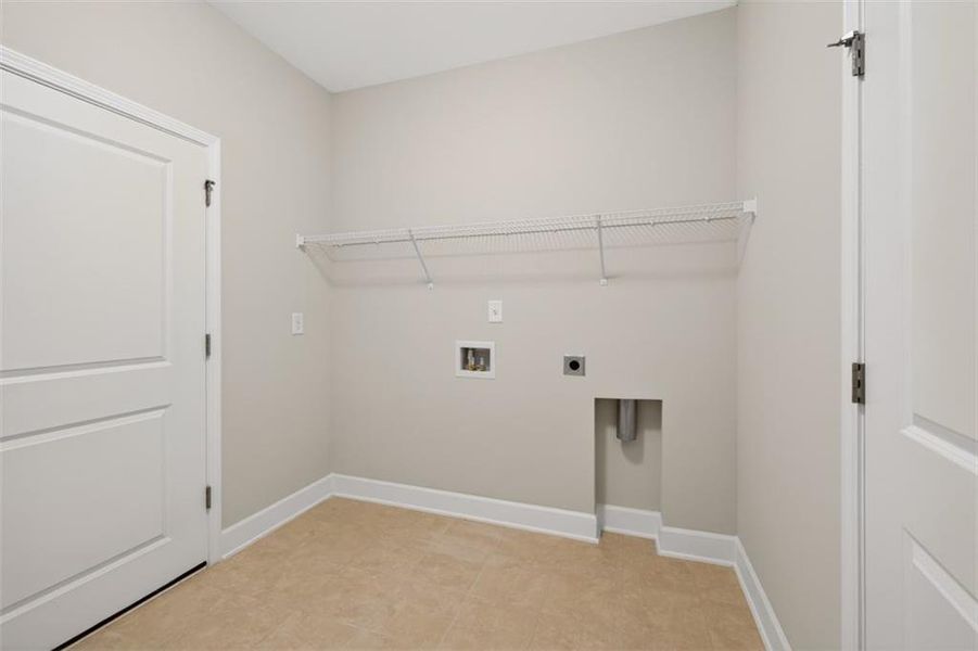 Spacious, unfurnished interior of a new home in Del Webb Chateau Elan, Hoschton (Image 17).