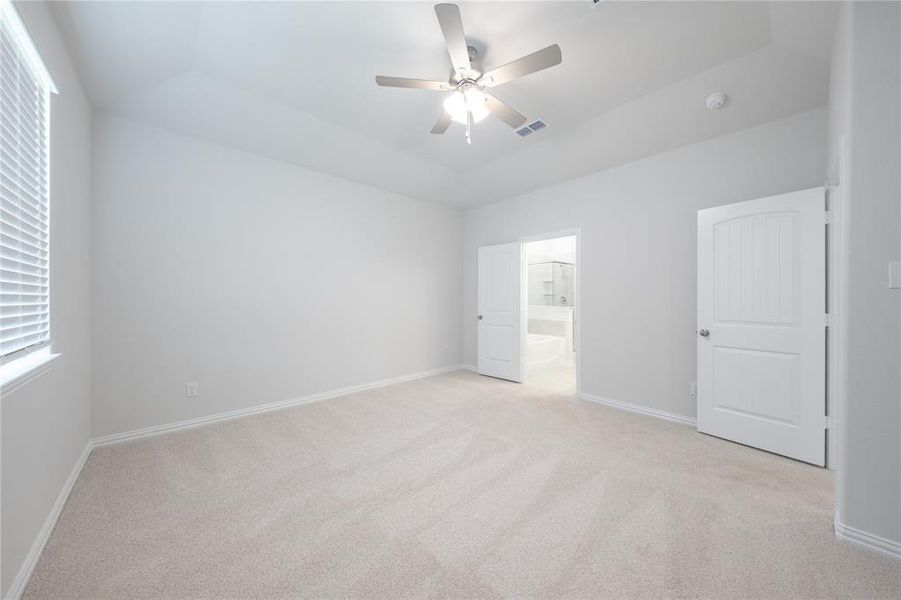 Spacious, unfurnished interior of a new home in Lake Pointe: Lake Pointe at Paloma Creek, Little Elm (Image 20).