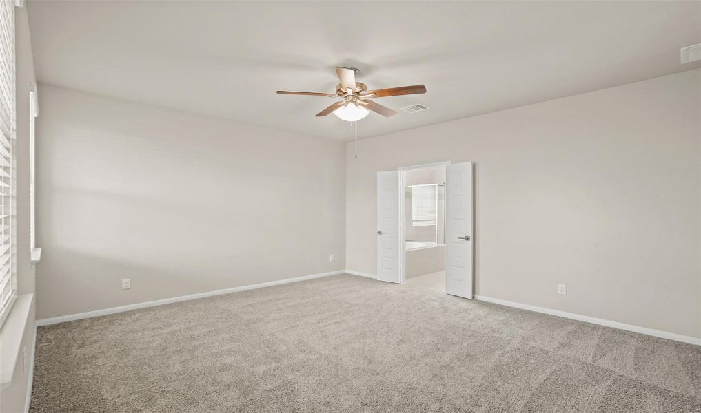 Luxurious owner's suite (*Photo not of actual home and used for illustration purposes only.) Luxurious owner's suite (*Photo not of actual home and used for illustration purposes only.)