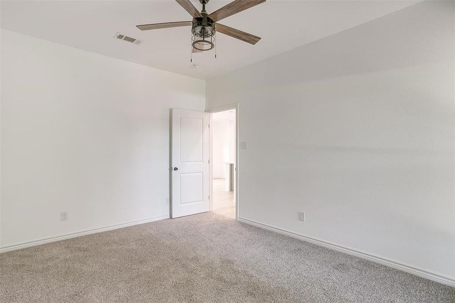 Spacious, unfurnished interior of a new home in , Granbury (Image 15).