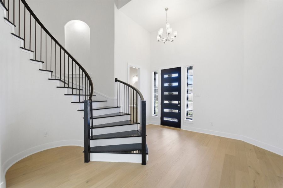 Spacious, unfurnished interior of a new home in Sonoma Verde, Rockwall (Image 23).