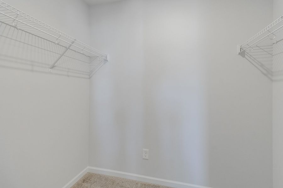 Spacious, unfurnished interior of a new home in Astoria, Columbia (Image 25).