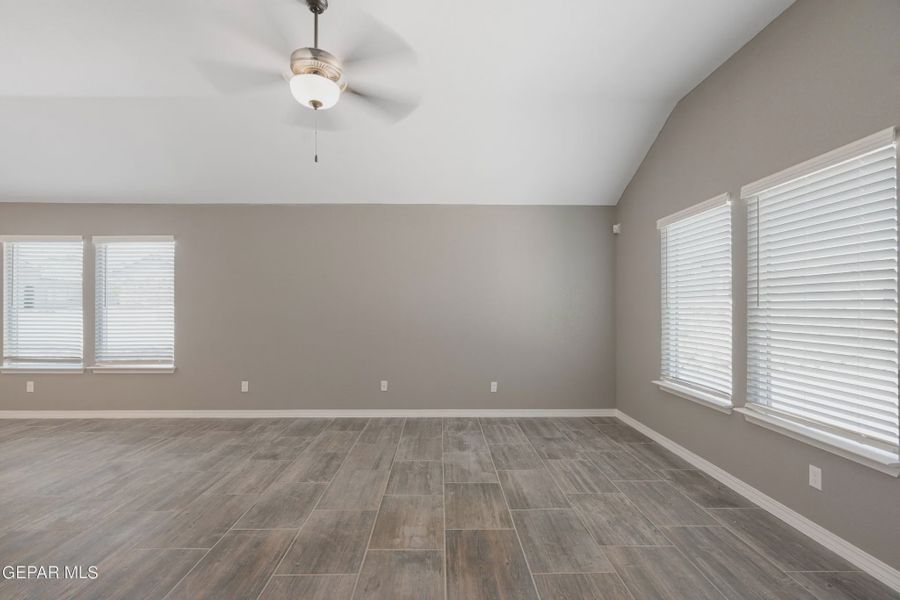 Spacious, unfurnished interior of a new home in Crossland, Socorro (Image 9).