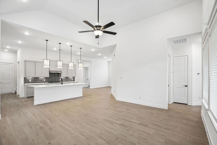 Spacious, unfurnished interior of a new home in Kresston, Montgomery (Image 3).
