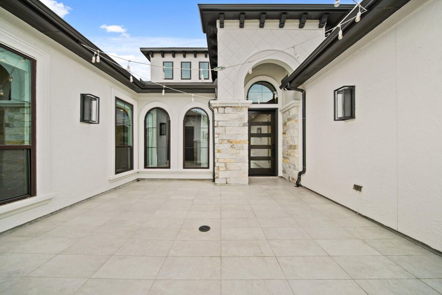 Front courtyard greets you as you walk to the front door. Front courtyard greets you as you walk to the front door.