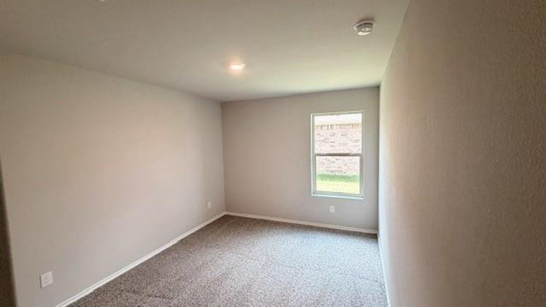 Spacious, unfurnished interior of a new home in Sandy Beach, Azle (Image 10).