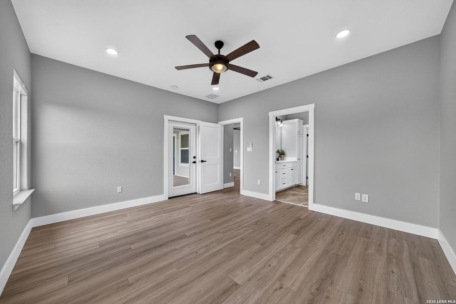 Spacious, unfurnished interior of a new home in , Kerrville (Image 40).