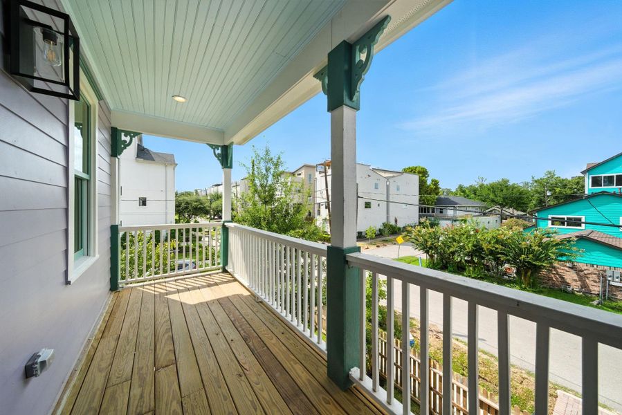 Second floor porch. Access just by the stairs. Sit here with your porch with morning coffee or evening drinkies! Second floor porch. Access just by the stairs. Sit here with your porch with morning coffee or evening drinkies!