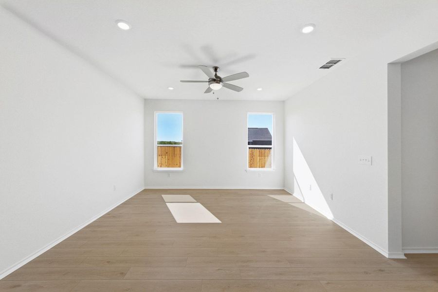 Spacious, unfurnished interior of a new home in Stoney Chase, Del Valle (Image 16).