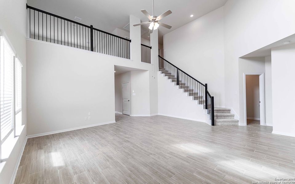 Spacious, unfurnished interior of a new home in Hunter's Ranch, San Antonio (Image 13). Spacious, unfurnished interior of a new home in Hunter's Ranch, San Antonio (Image 13).