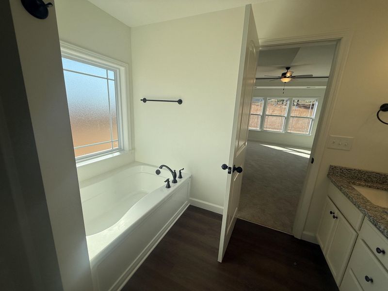 Furnished interior view inside a new home in Mills Gin, Campobello (Image 5).