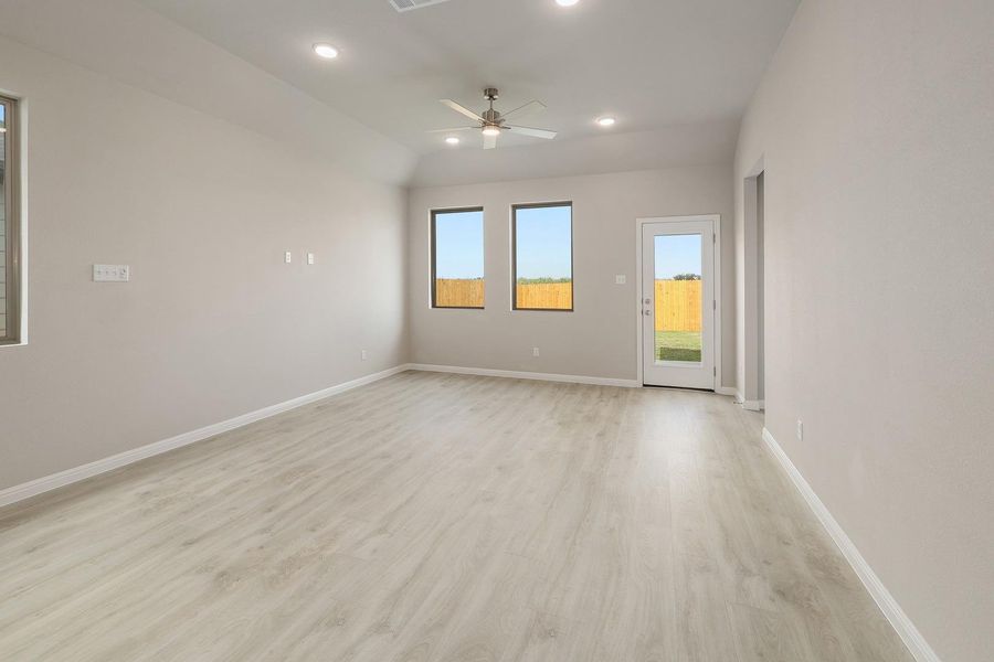 Spacious, unfurnished interior of a new home in Trinity Ranch, Elgin (Image 22).
