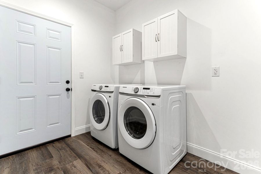 Laundry Room 1 - Main Level Laundry Room 1 - Main Level