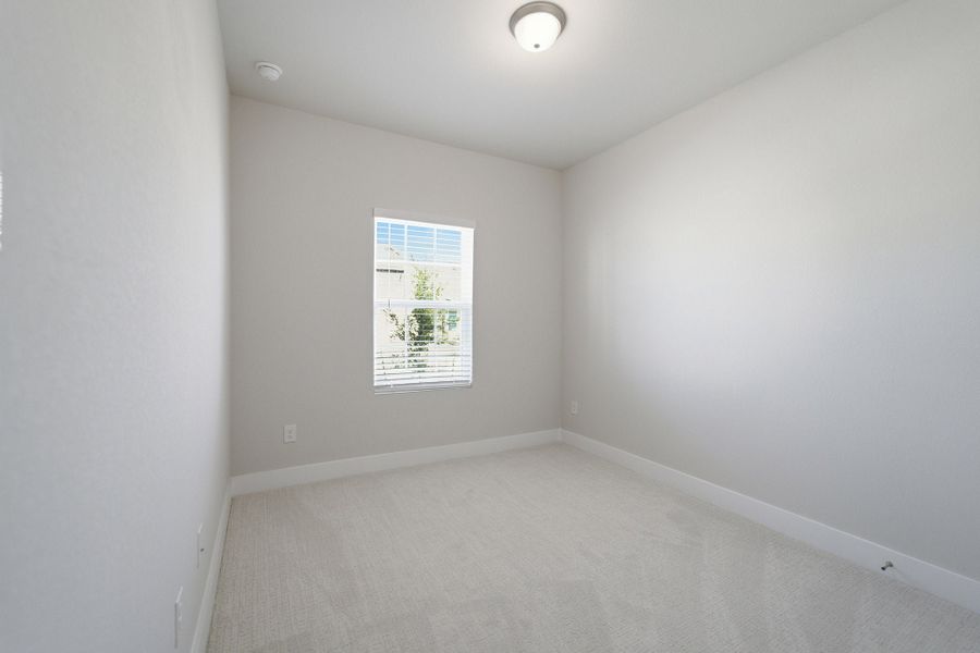 Spacious, unfurnished interior of a new home in Sunfield, Buda (Image 22).
