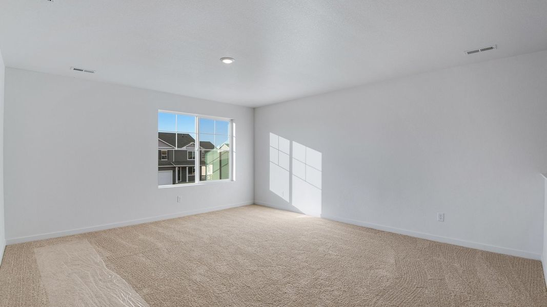 Spacious, unfurnished interior of a new home in Silver Peaks, Lochbuie (Image 25).