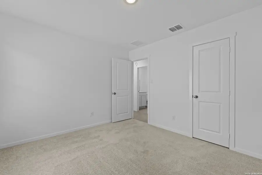 Spacious, unfurnished interior of a new home in Hidden Oasis, San Antonio (Image 25).