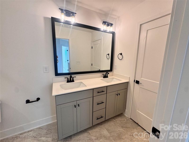 upstairs hall bathroom