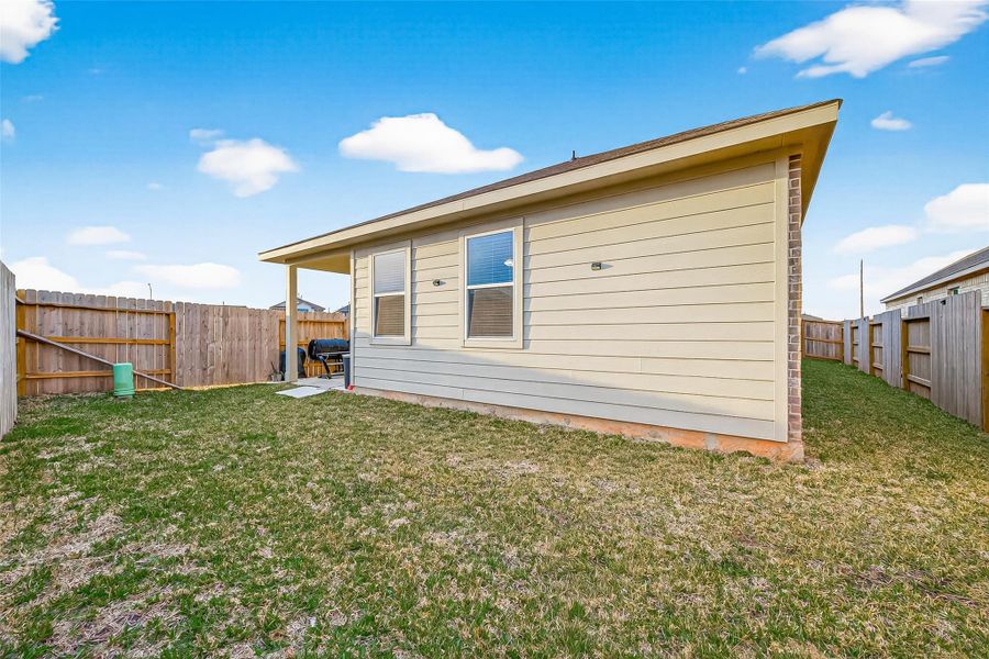 This spacious, fenced-in lawn is your private playground—there's more than enough room for a garden, a play area, and other future additions.