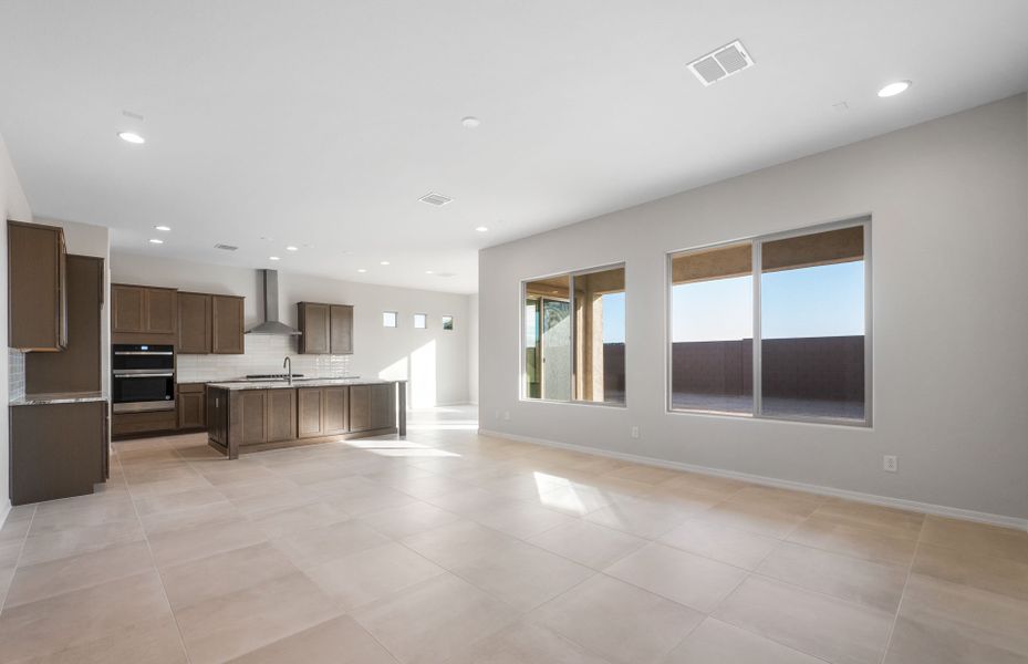 Spacious, unfurnished interior of a new home in Soleo, San Tan Valley (Image 27).