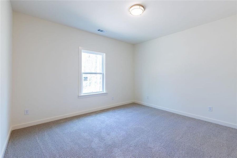 Spacious, unfurnished interior of a new home in , Gainesville (Image 33).
