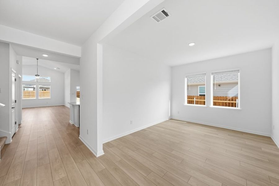 Spacious, unfurnished interior of a new home in Emory Crossing, Hutto (Image 10).