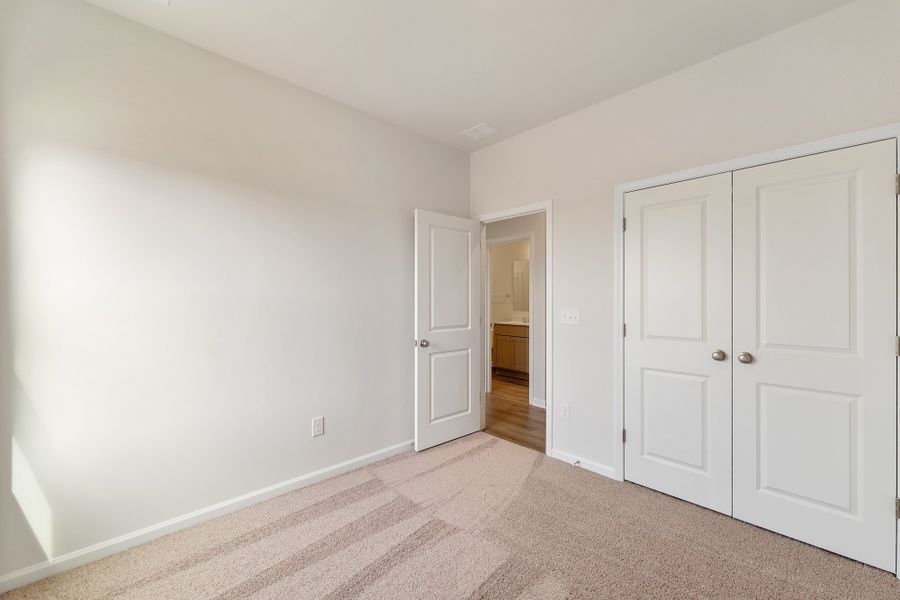 Spacious, unfurnished interior of a new home in Dove Hollow, Chesnee (Image 25).