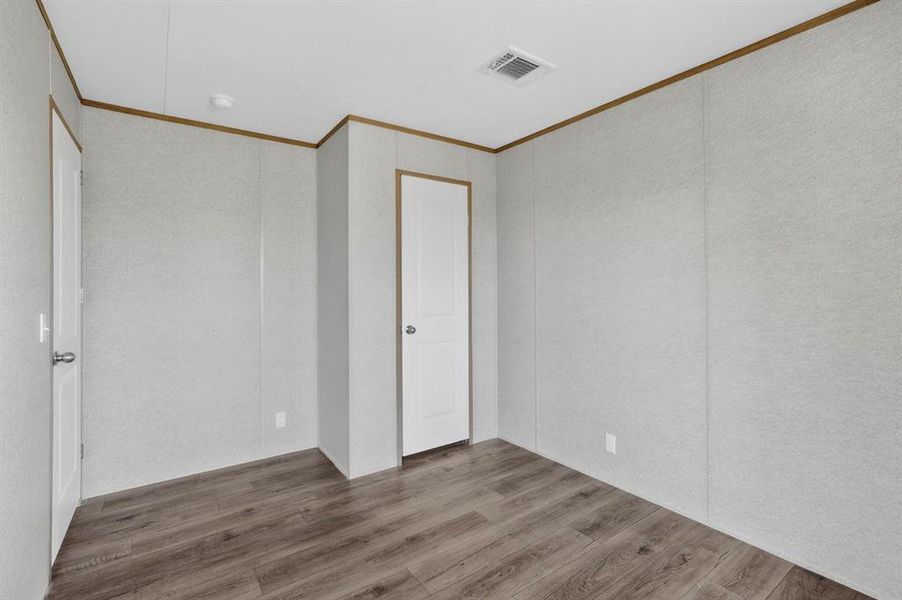 Spacious, unfurnished interior of a new home in , Aurora (Image 24).