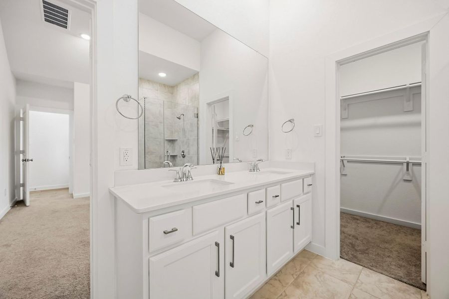 Furnished interior view inside a new home in Meridiana, Iowa Colony (Image 13).