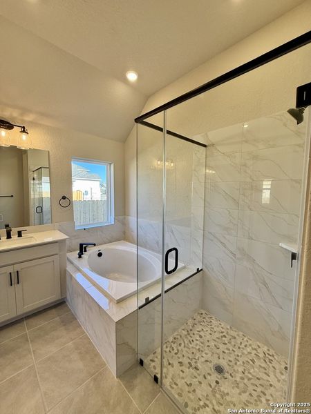 Furnished interior view inside a new home in Meyer Ranch – Legacy Series, New Braunfels (Image 6). Furnished interior view inside a new home in Meyer Ranch – Legacy Series, New Braunfels (Image 6).