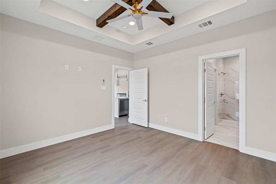 Spacious, unfurnished interior of a new home in , Granbury (Image 26).