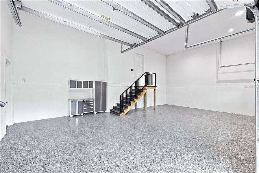 Spacious, unfurnished interior of a new home in , Tampa (Image 23).