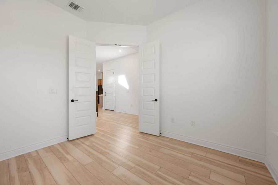 Spacious, unfurnished interior of a new home in Cedar Brook, Leander (Image 19).