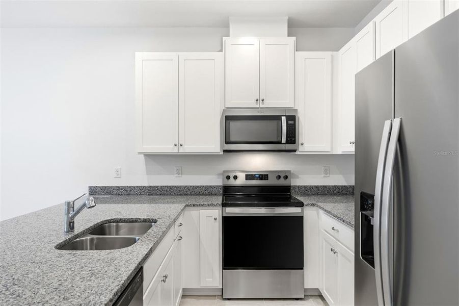 Furnished interior view inside a new home in , Orlando (Image 8).