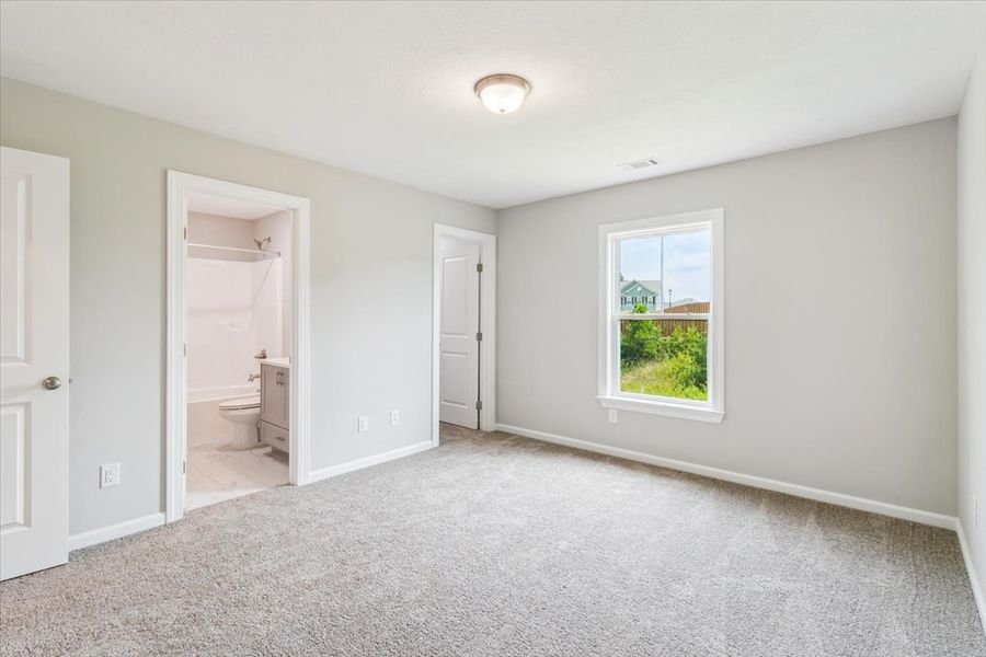 Spacious, unfurnished interior of a new home in Crawford Creek, Grovetown (Image 27).