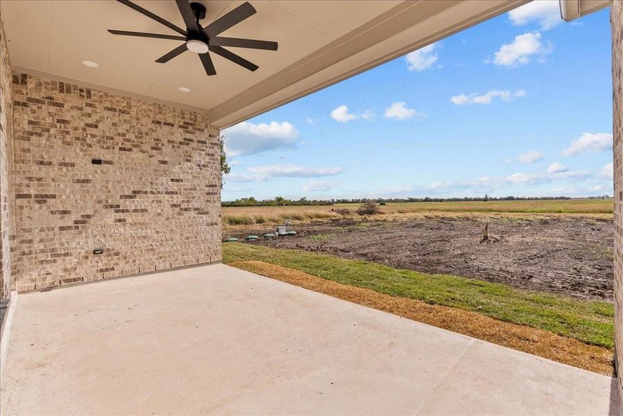 Exterior details and patio area of a home in , Angleton (Image 3).