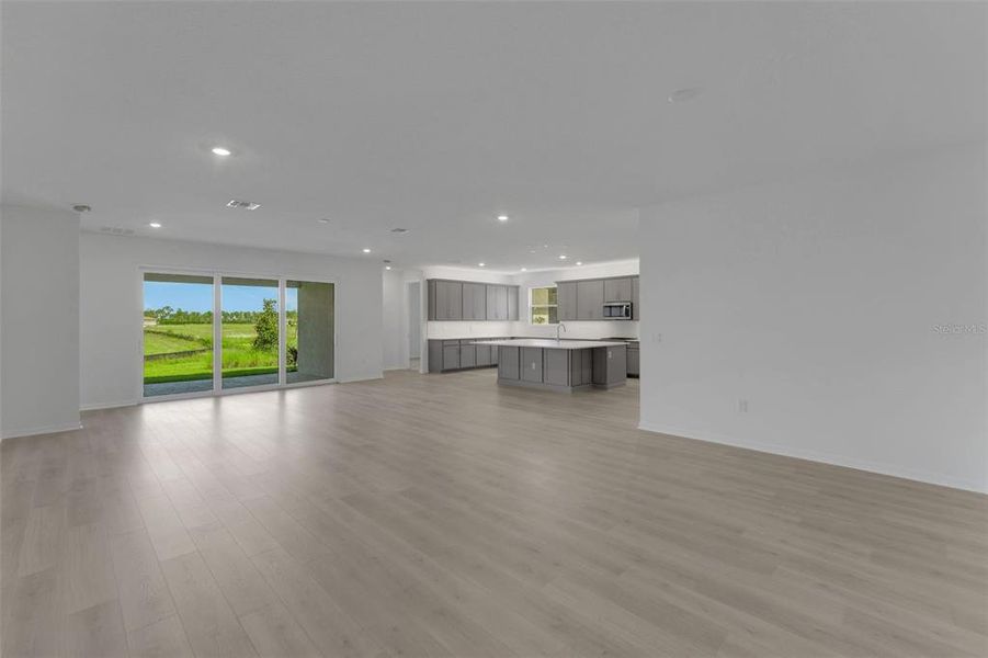 Spacious, unfurnished interior of a new home in Creekside Run at Babcock Ranch, Punta Gorda (Image 33). Spacious, unfurnished interior of a new home in Creekside Run at Babcock Ranch, Punta Gorda (Image 33).