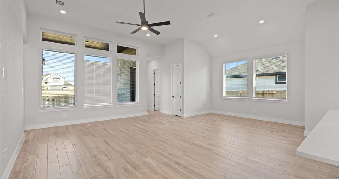 Spacious, unfurnished interior of a new home in Village at Three Oaks, Seguin (Image 18). Spacious, unfurnished interior of a new home in Village at Three Oaks, Seguin (Image 18).